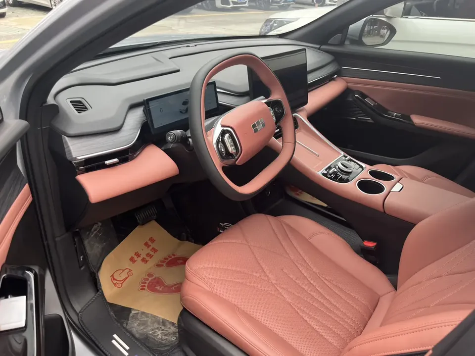 Geely Galaxy L6 1.5 EM-i DHT 140KM Exploration+ Edition 2025 — миниатюра 5