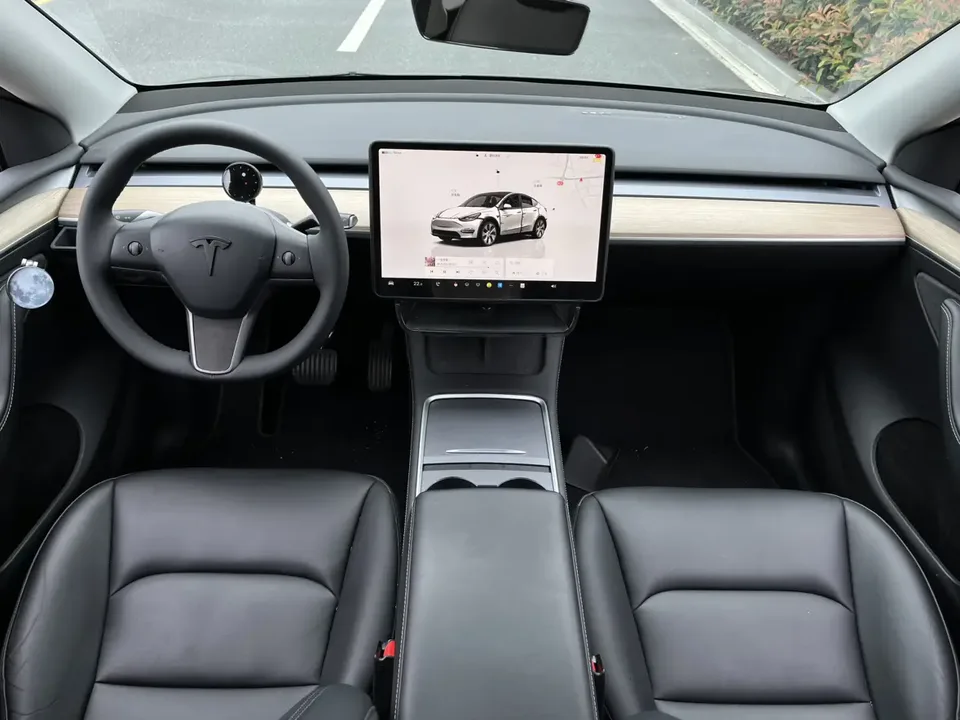 Tesla Model Y facelift rear-wheel drive version 2023 — миниатюра 4