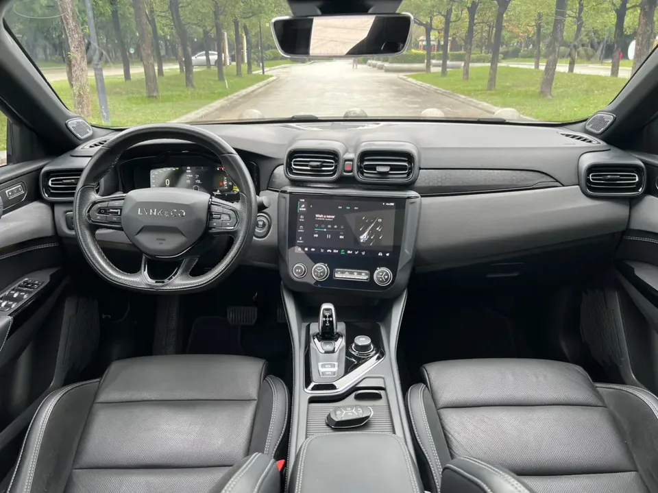 Lynk & Co 03 Lynk & Co 03 2022 2.0TD DCT Pro 2022 — миниатюра 3