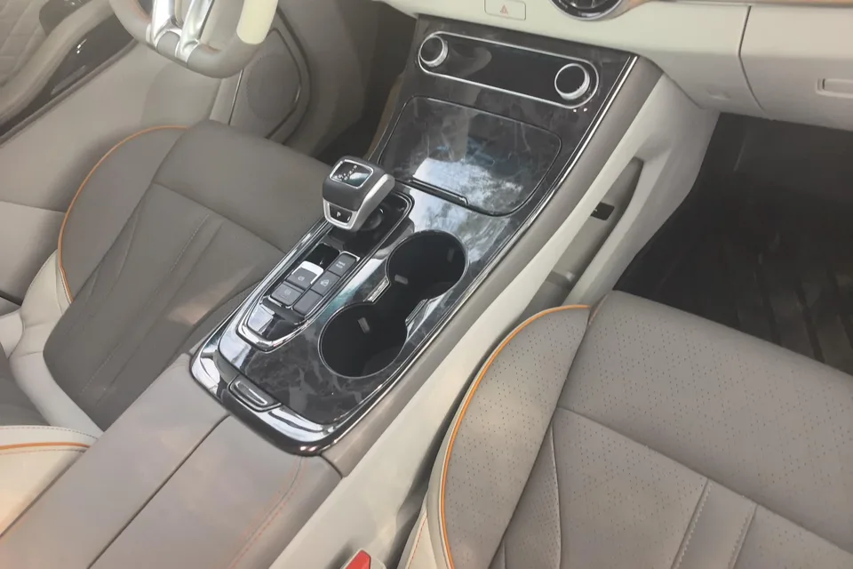 Forthing Popular yacht 1.5T DCT Moon Edition 2024 — миниатюра 4