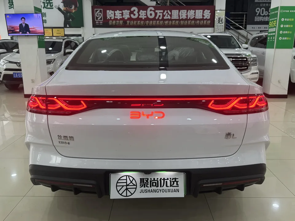 BYD Qin L DM DM-i 120KM Beyond Edition 2025 — миниатюра 2