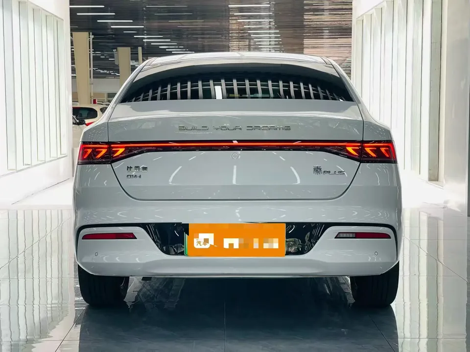 BYD Qin PLUS DM Honor Edition DM-i 120KM Excellence Edition 2024 — миниатюра 2