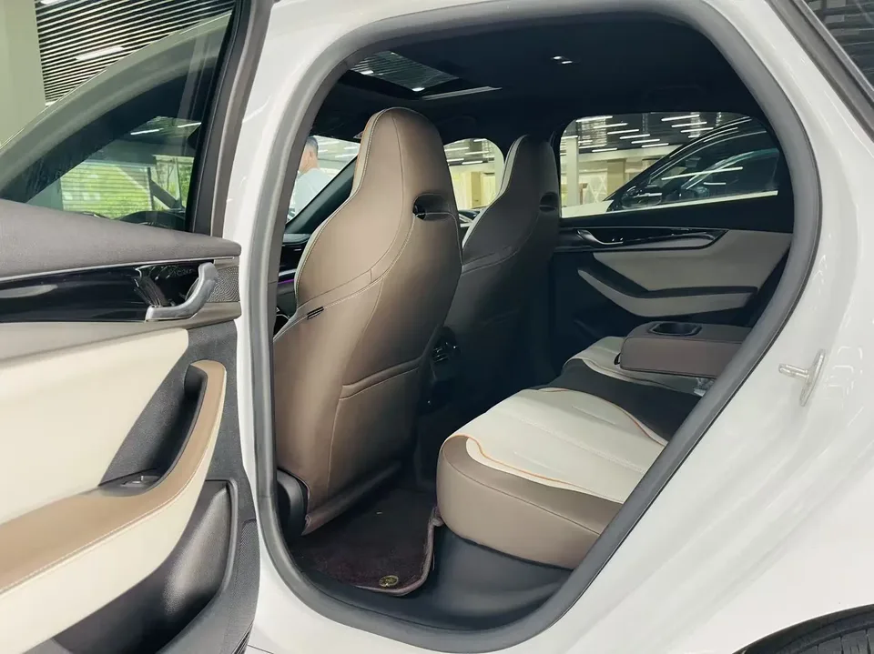BYD Qin PLUS DM Honor Edition DM-i 120KM Excellence Edition 2024 — миниатюра 3