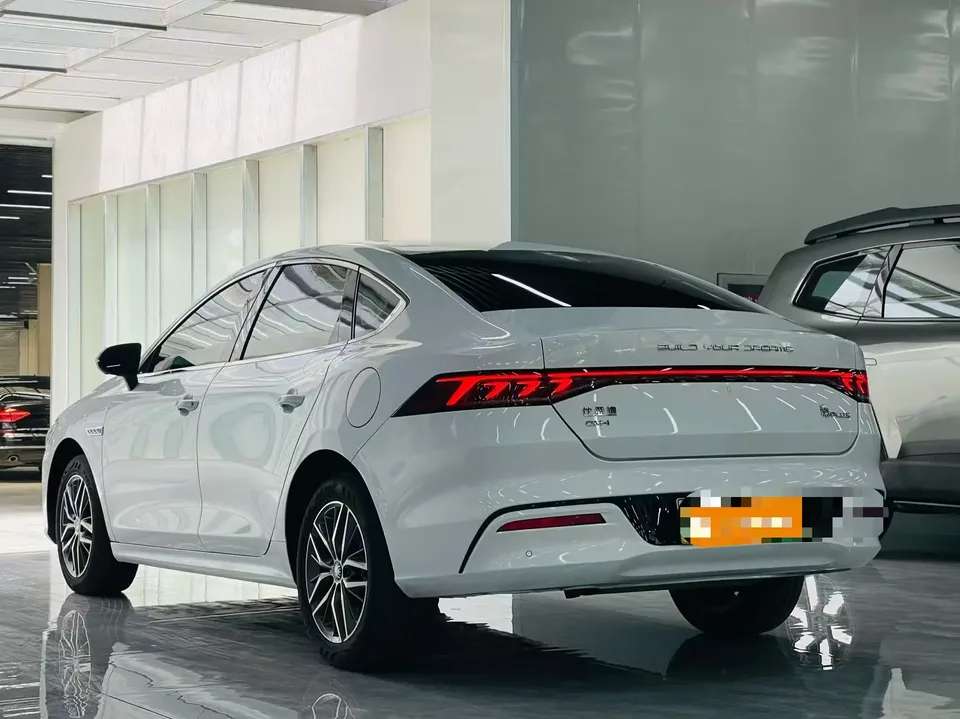 BYD Qin PLUS DM Honor Edition DM-i 120KM Excellence Edition 2024 — миниатюра 4