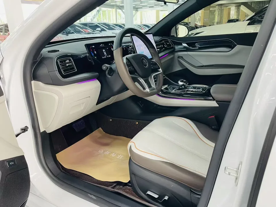 BYD Qin PLUS DM Honor Edition DM-i 120KM Excellence Edition 2024 — миниатюра 5