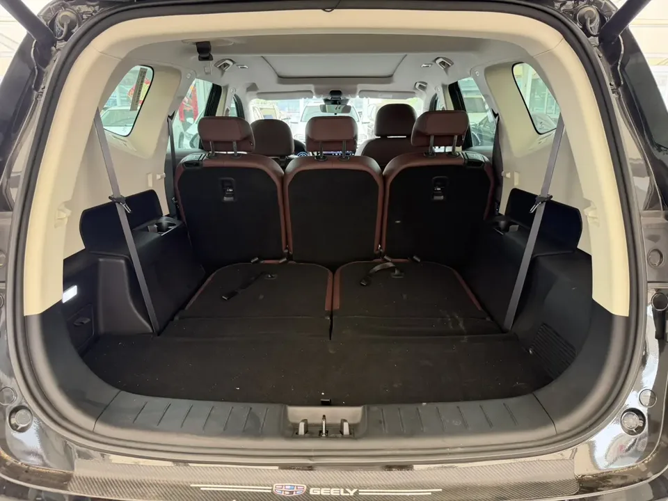 Geely Okavango 1.8TD DCT black gold limited edition 2022 — миниатюра 3