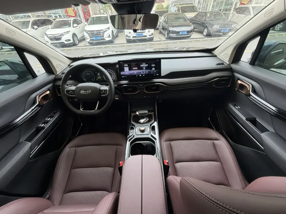 Geely Okavango 1.8TD DCT black gold limited edition 2022 — миниатюра 4