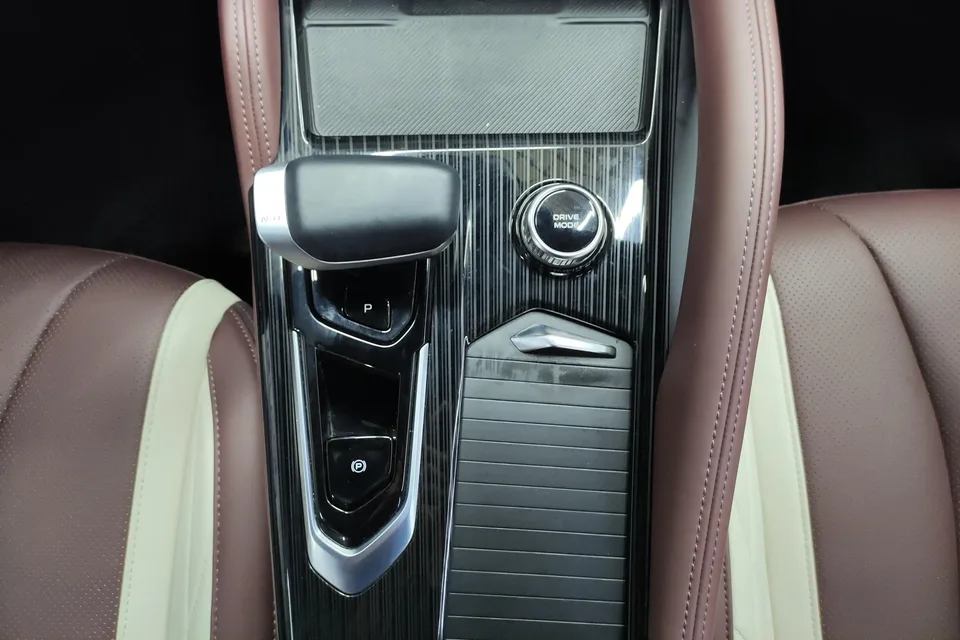 Geely Monjaro Xingyue L 2024 2.0TD High Power Automatic 2WD Yunqi Edition 2024 — миниатюра 3