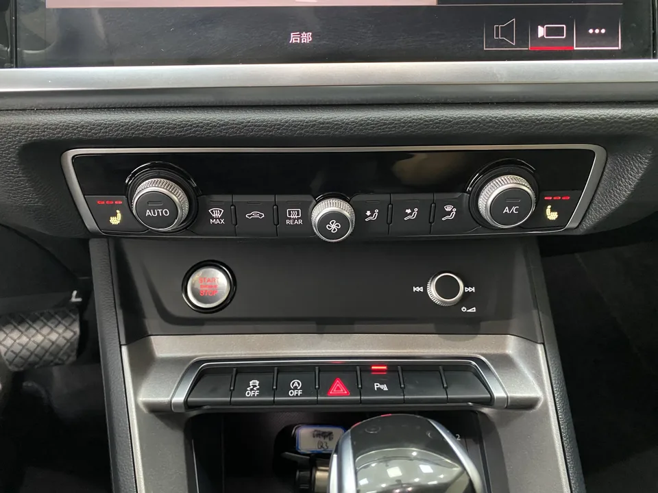 Audi Q3 Audi Q3 2022 35 TFSI aggressive and dynamic model 2022 — миниатюра 3