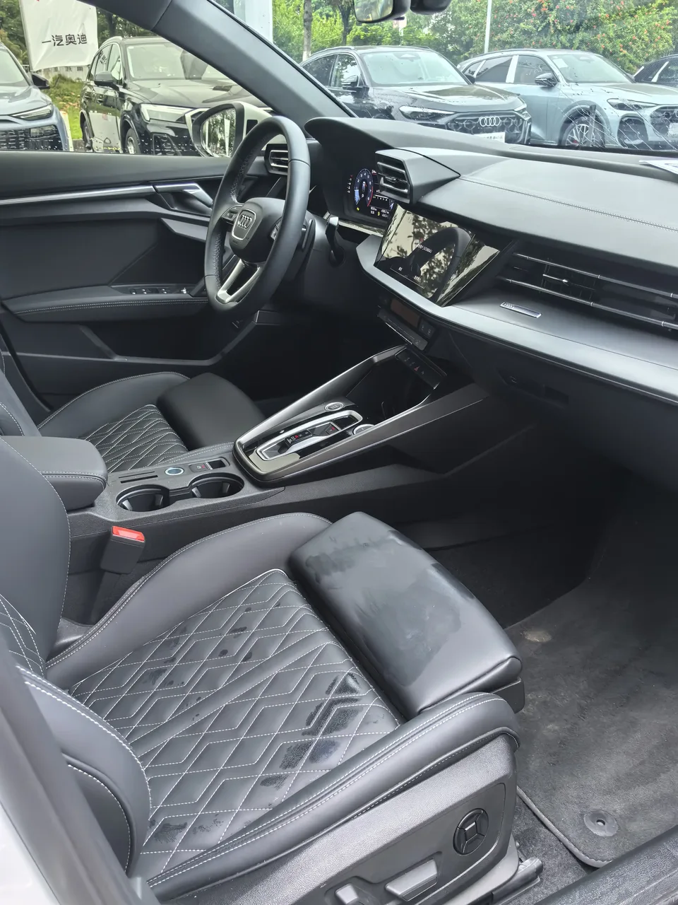 Audi A3 Audi A3 2025 Sportback 35 TFSI Flying Spur Premium Edition 2025 — миниатюра 3