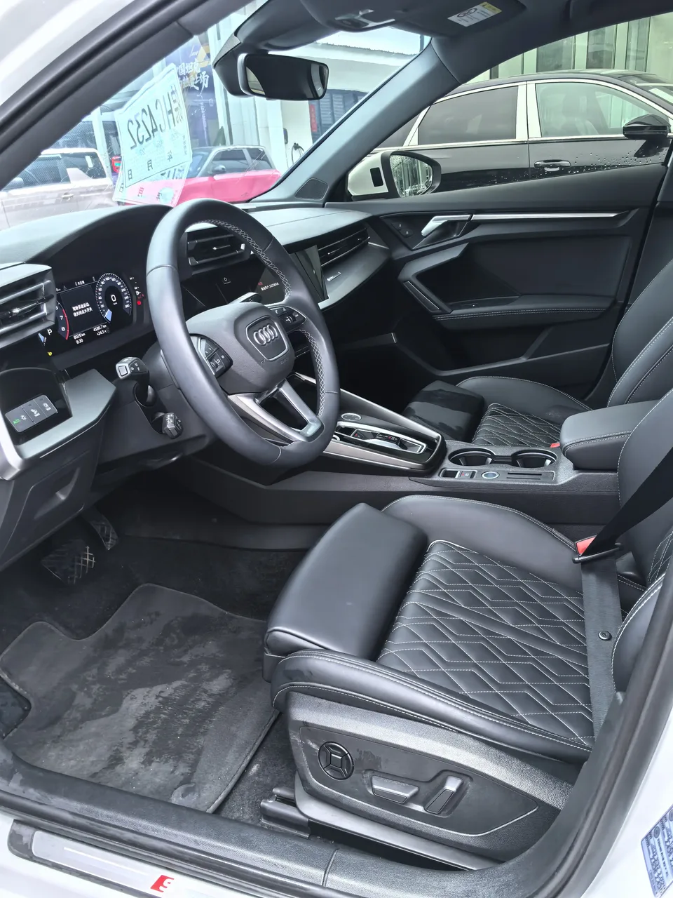 Audi A3 Audi A3 2025 Sportback 35 TFSI Flying Spur Premium Edition 2025 — миниатюра 5