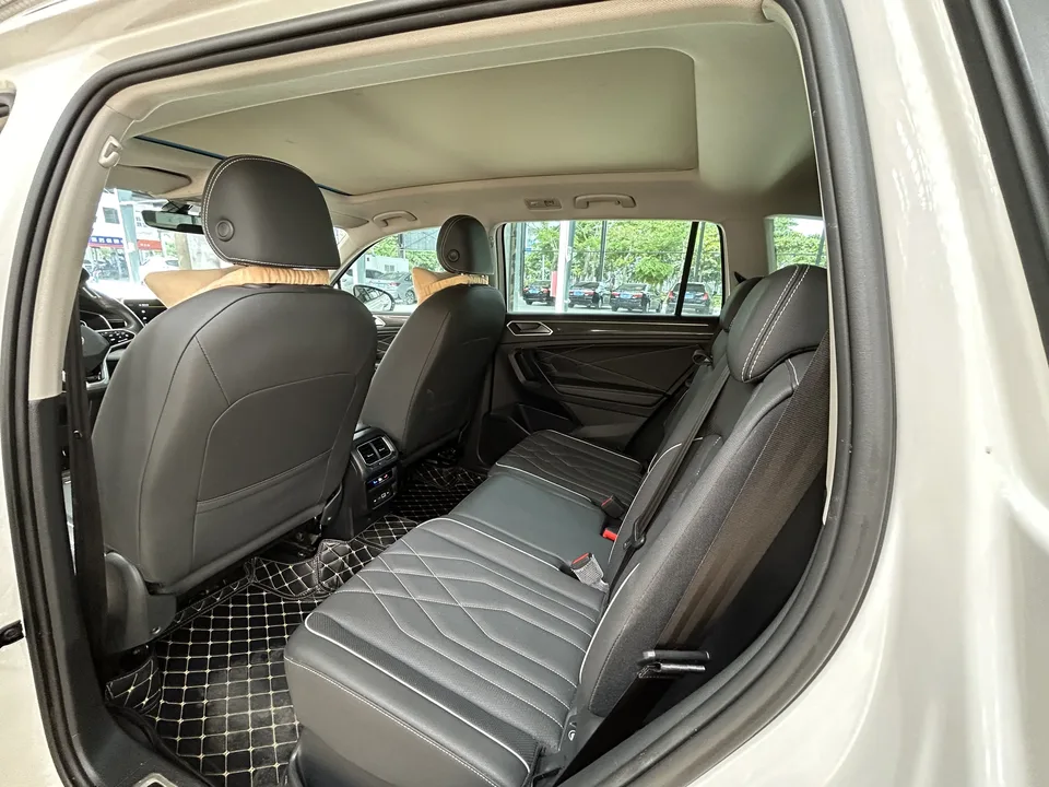Volkswagen Tiguan L Tiguan L 2022 330TSI Automatic 2WD R-Line Enjoy Edition 2022 — миниатюра 3