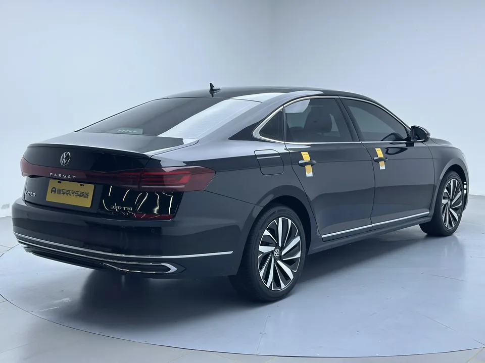 Volkswagen Passat facelift 330TSI Elite Edition 2023 — миниатюра 2