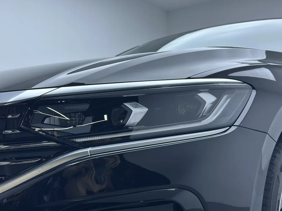 Volkswagen Passat facelift 330TSI Elite Edition 2023 — миниатюра 3
