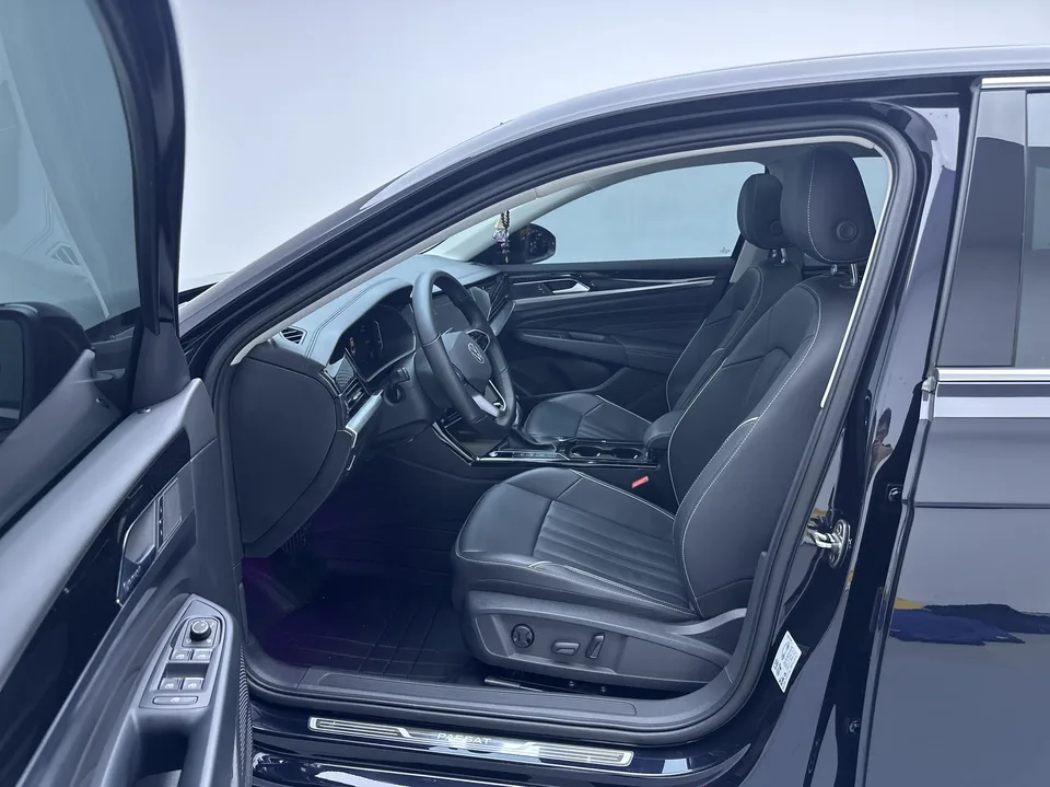 Volkswagen Passat facelift 330TSI Elite Edition 2023 — миниатюра 4