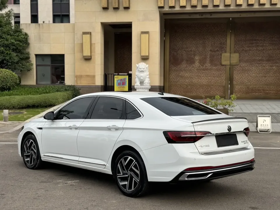 Volkswagen Sagitar 2023 Sagitar 300TSI DSG Beyond Edition 2024 — миниатюра 2