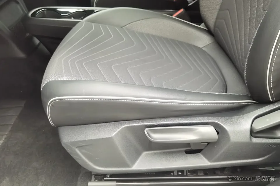 Volkswagen ID.3 Pure Smart Edition 2024 — миниатюра 4