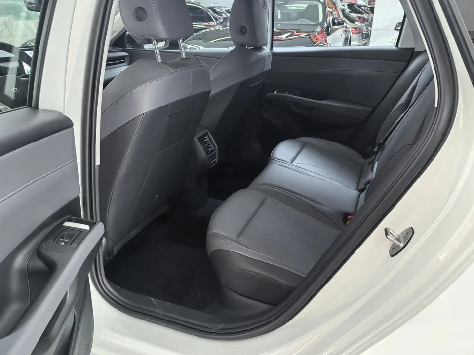 Volkswagen Lavida 2026 Volkswagen Lavida Pro 300TSI Starry Sky Smart Edition 2025 — миниатюра 5