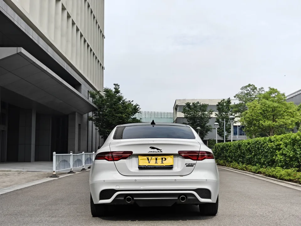 Jaguar XEL 2.0T 200PS R-DYNAMIC Youth Sports Edition 2022 — миниатюра 2