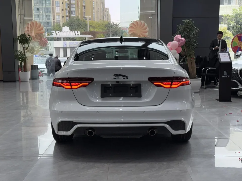Jaguar XEL Jaguar XEL 2.0T 250PS R-DYNAMIC S Progressive Sports Edition 2023 — thumbnail 2