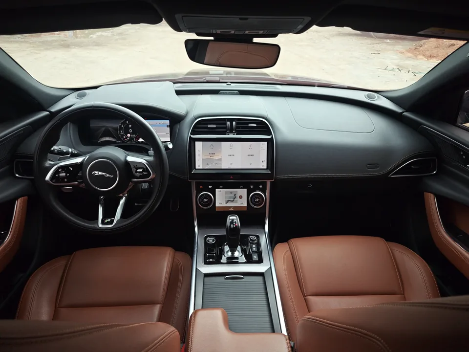 Jaguar XEL Jaguar XEL 2.0T 250PS R-DYNAMIC S Progressive Sports Edition 2023 — миниатюра 3