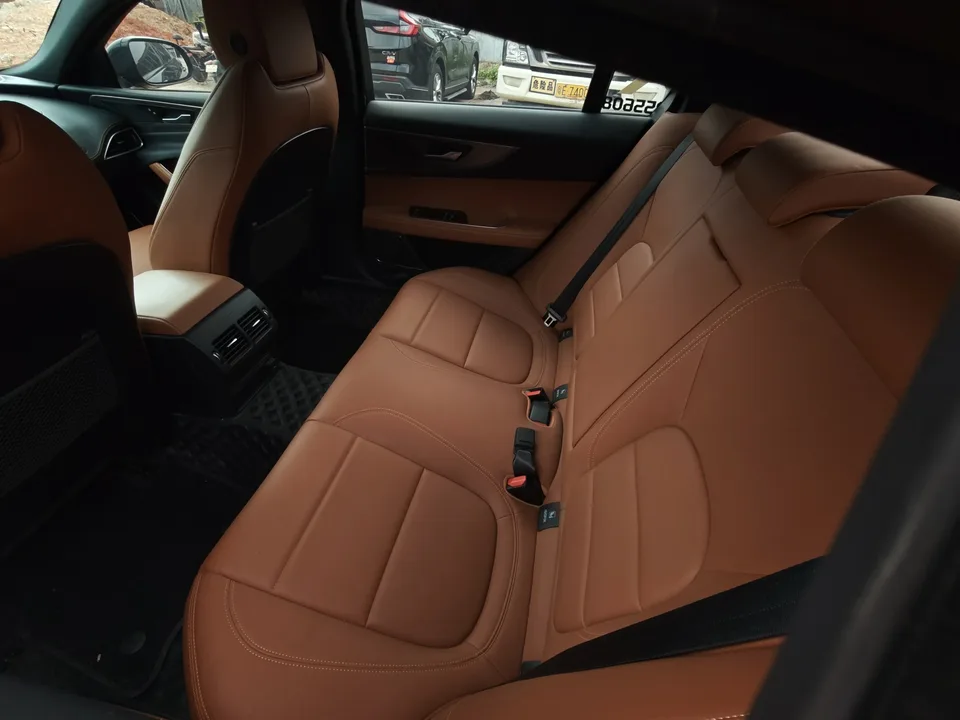 Jaguar XEL Jaguar XEL 2.0T 250PS R-DYNAMIC S Progressive Sports Edition 2023 — миниатюра 4