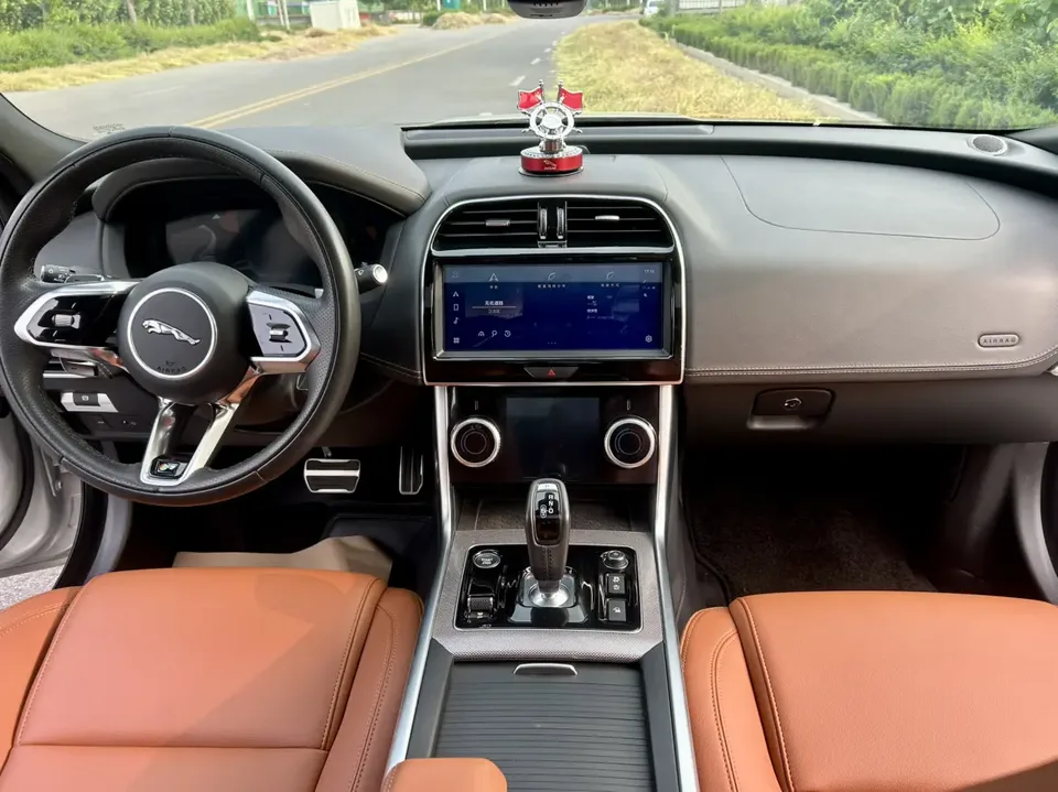 Jaguar XEL XEL Jaguar XEL 2024 2.0T 250PS R-DYNAMIC S aggressive sports version 2024 — thumbnail 3