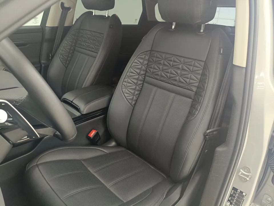 Land Rover Range Rover Evoque Range Rover Evoque Aurora L 249PS Corinth Bronze Special Edition 2023 — миниатюра 4