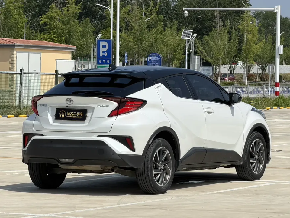 Toyota C-HR 2.0L Luxury Edition 2022 — миниатюра 4