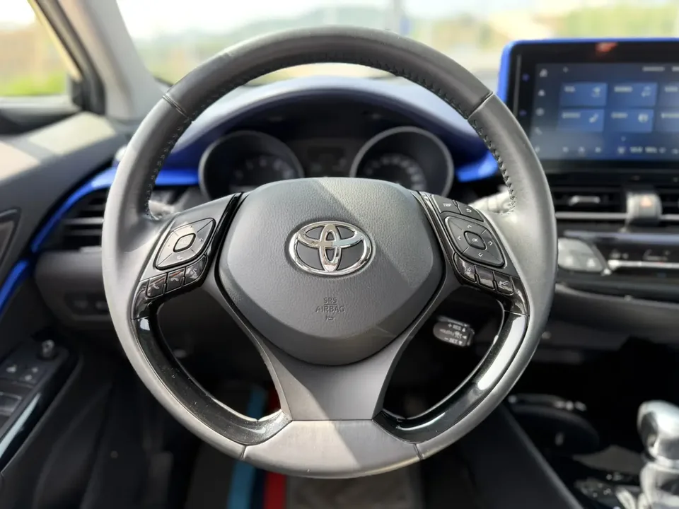 Toyota C-HR 2.0L Luxury Edition 2022 — миниатюра 5