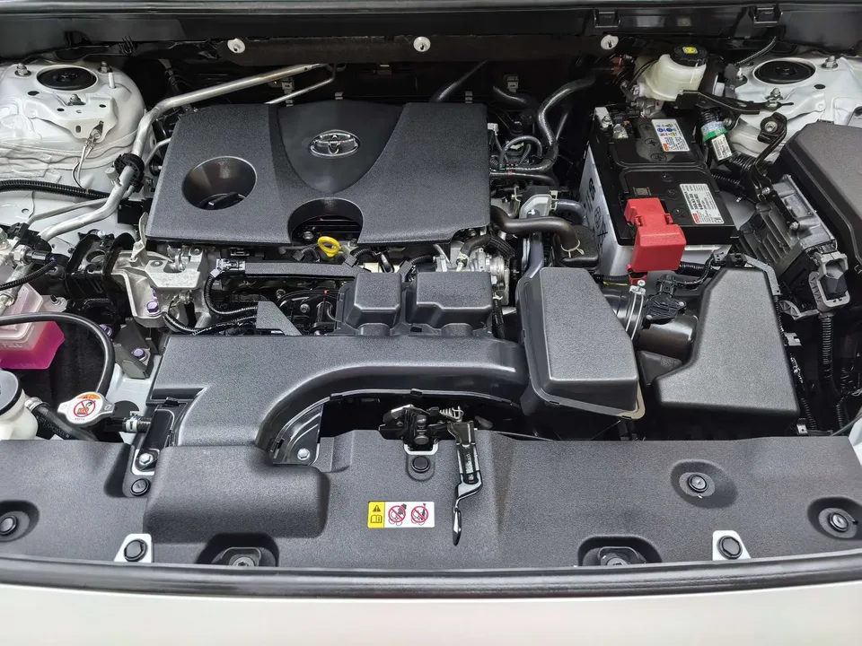 Toyota RAV4 2.0L CVT 2WD Urban Edition 2025 — миниатюра 2