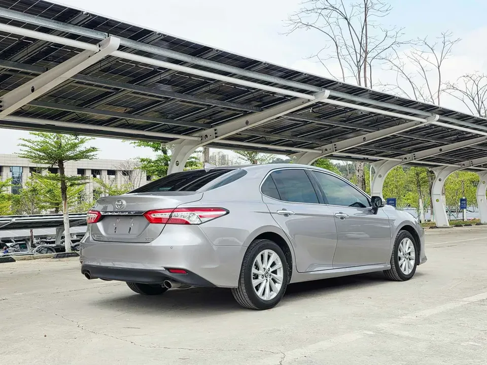 Toyota Camry 2.0G Deluxe Edition 2022 — миниатюра 2