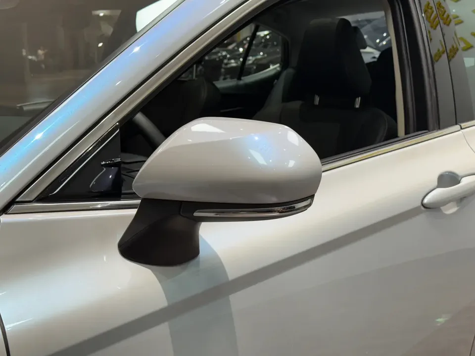 Toyota Camry 2.0E Elite Edition 2025 — миниатюра 4