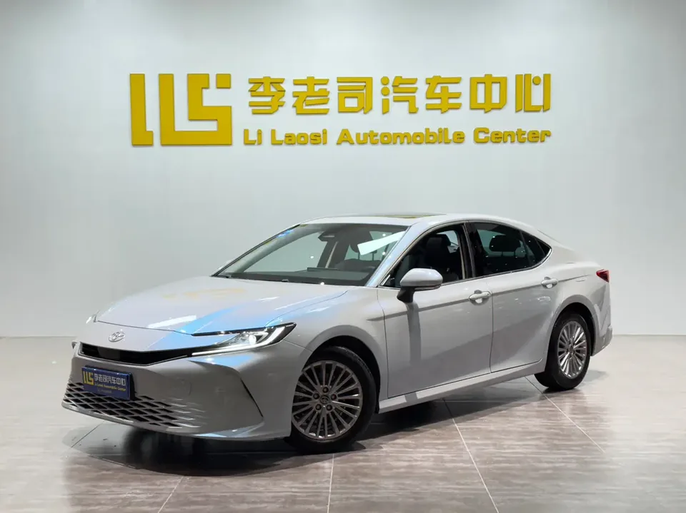 Toyota Camry 2.0E Elite Edition 2025 — фото 1, купить с доставкой в Москву