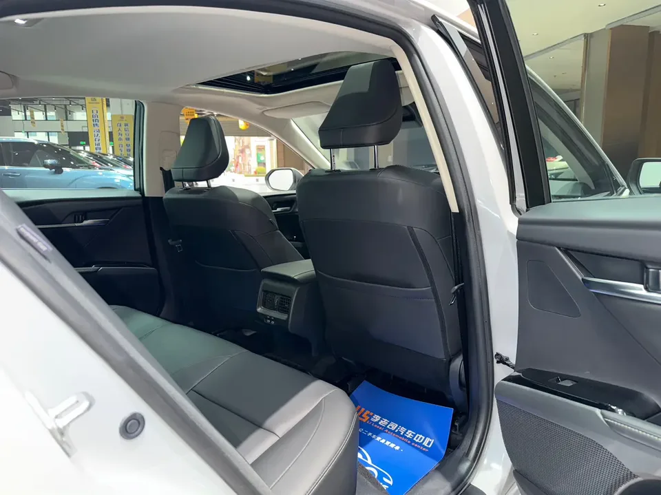 Toyota Camry 2.0E Elite Edition 2025 — миниатюра 4