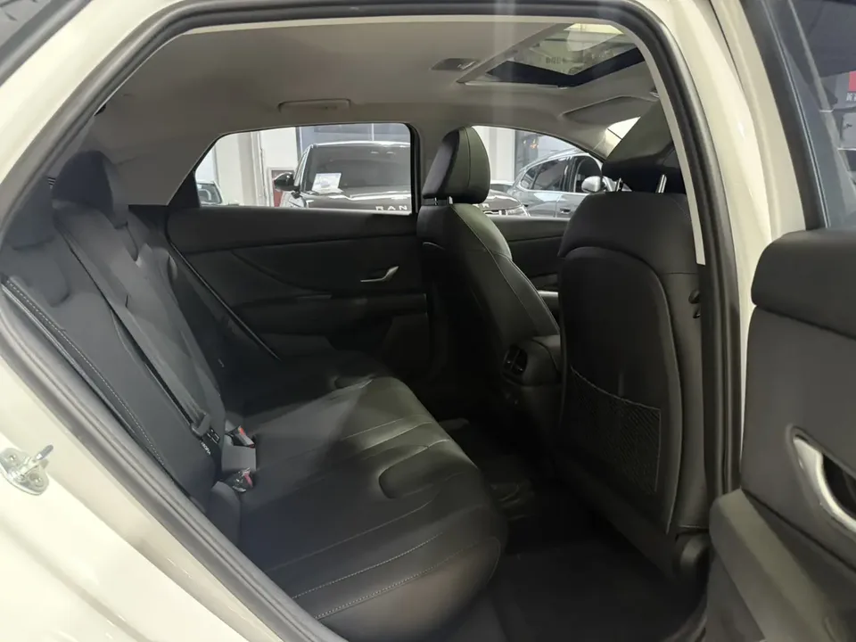 Hyundai Elantra 1.5L CVT GLX Elite Edition 2025 — миниатюра 3