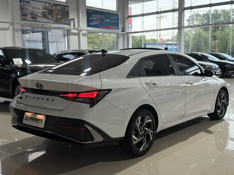 Hyundai Elantra 1.5L CVT GLX Elite Edition 2025 — миниатюра 4