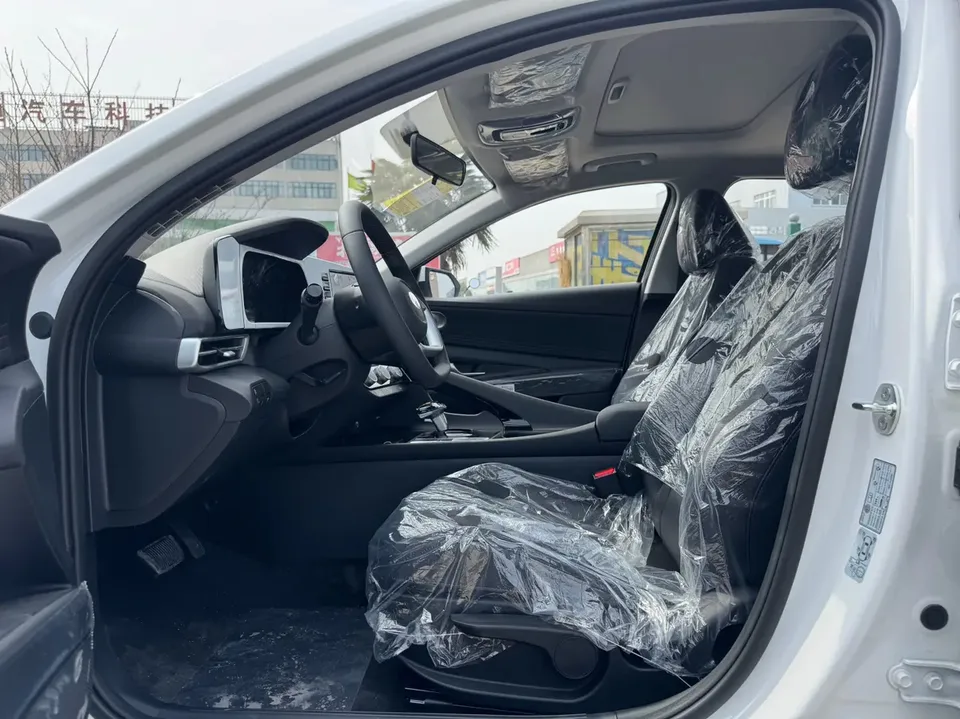 Hyundai Elantra 1.5L CVT GLX Elite Edition 2026 — миниатюра 3