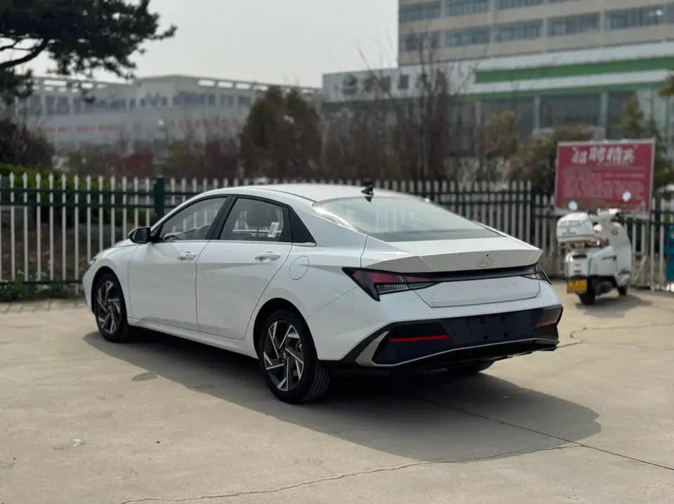 Hyundai Elantra 1.5L CVT GLX Elite Edition 2026 — миниатюра 4