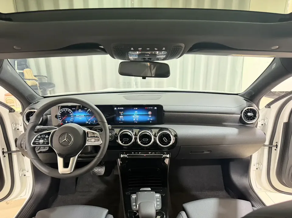 Mercedes-Benz Mercedes Benz A Class Mercedes-Benz A-Class 2022 A 180 L Sports Sedan 2022 — миниатюра 5