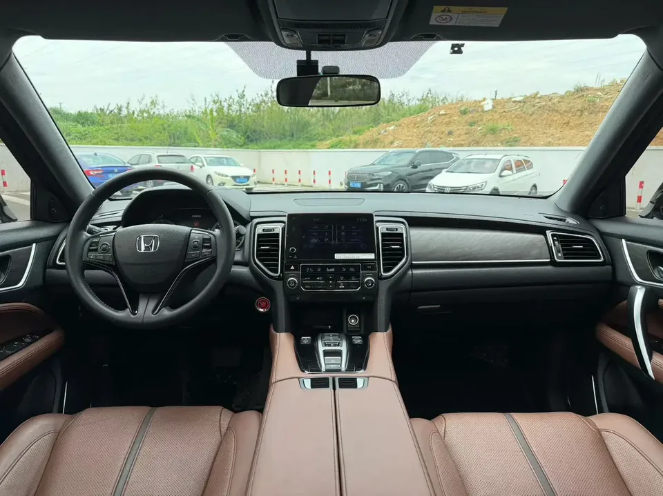 Honda UR-V UR-V 370TURBO 2WD Elegant Edition 2022 — thumbnail 3