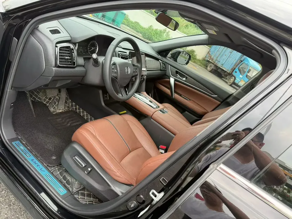 Honda UR-V UR-V 370TURBO 2WD Elegant Edition 2022 — thumbnail 5