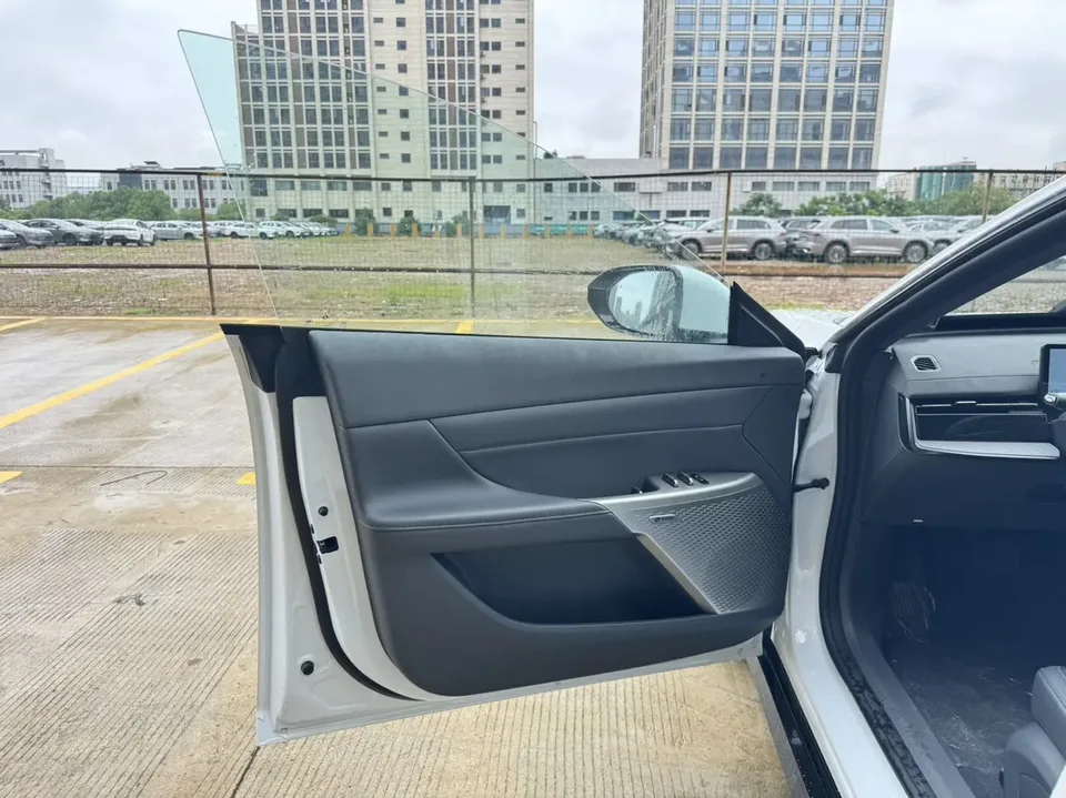Dongfeng YiPai 007 Yipai 007 Extended Range 230Air Cruise Edition 2026 — thumbnail 4