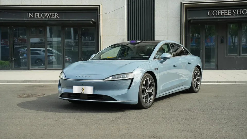 Luxeed SmartS7 SmartS7 Max rear-wheel drive long-distance intelligent driving version 2024 — photo 1, buy with delivery to Moscow