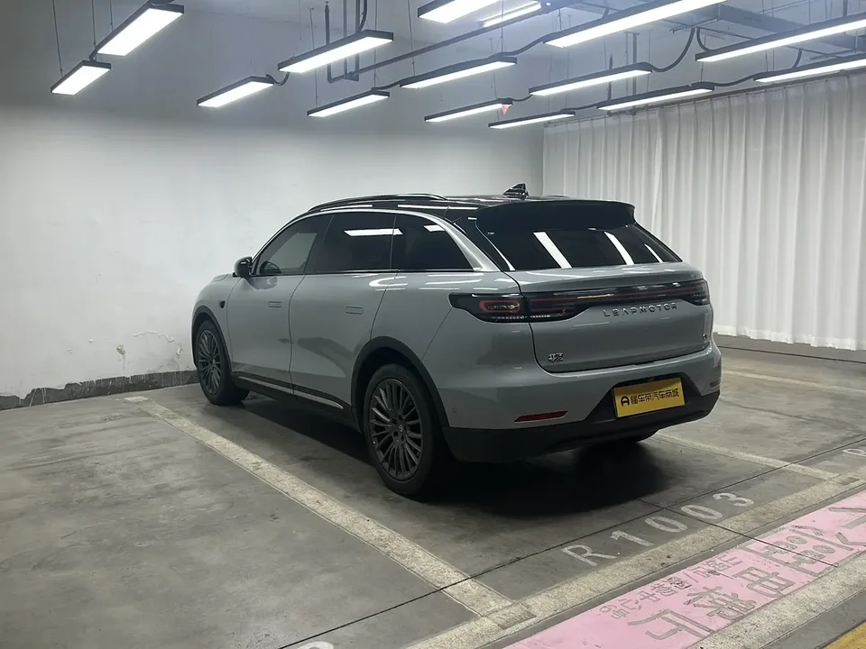 Leapmotor Zero running C11 Pure Electric 580 Premium Edition 2025 — миниатюра 2