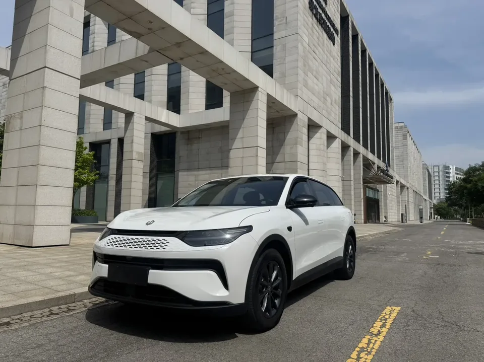 Leapmotor Zero running C11 Extended Range 285 Comfort Edition 2023 — фото 1, купить с доставкой в Москву