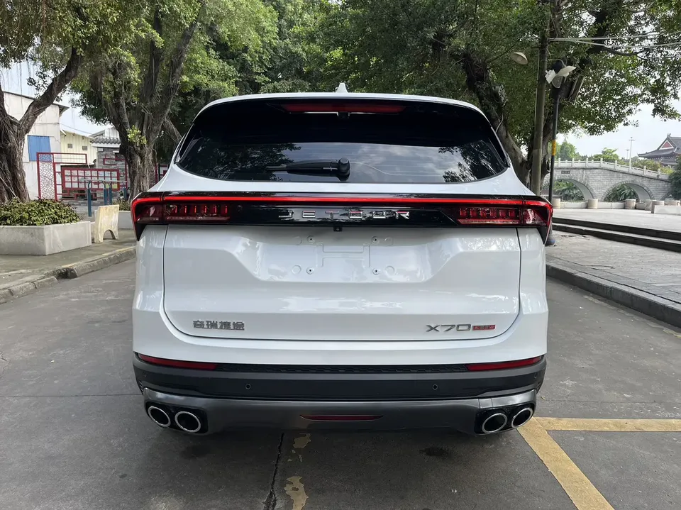 Jetour Jietu X70 PLUS Jietu X70 PLUS Champion Edition 1.5T DCT Champion MAX 5 Seaters 2024 — thumbnail 4