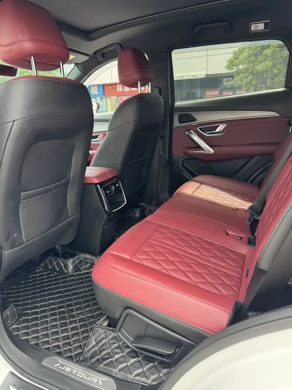 Jetour Jietu X70 PLUS Jietu X70 PLUS Champion Edition 1.5T DCT Champion MAX 5 Seaters 2024 — thumbnail 4