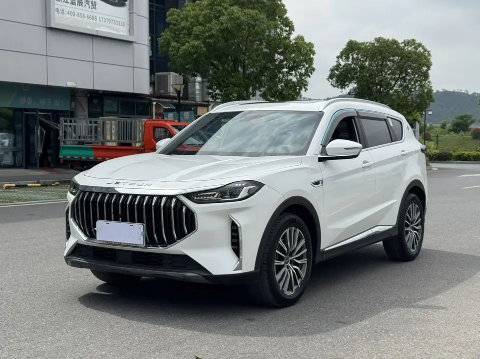 Jetour Jietu X70 PLUS Jietu X70 PLUS Champion Edition 1.5T DCT Champion MAX 5 Seaters 2024 — photo 1, buy with delivery to Moscow