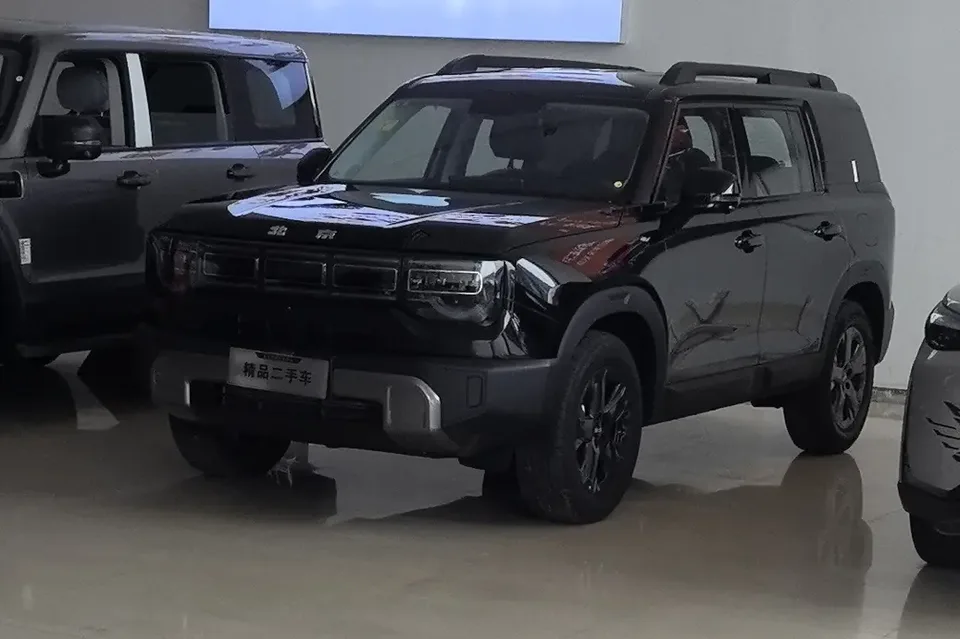 BAIC Beijing Off-road BJ30 Beijing Off-road BJ30 Traveler 1.5T DCT Standard Edition 2026 — photo 1, buy with delivery to Moscow